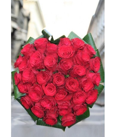 heart shaped red rose bouquet