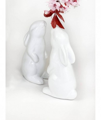 Modern húsvéti dekoráció fehér nyulakkal