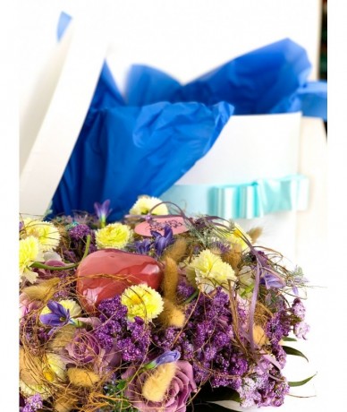 exclusive gift wreath in blue, with ceramic heart