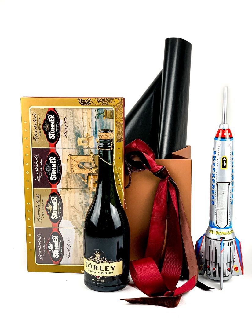 Retró ajándékdoboz - rakéta, csokoládé, Törley pezsgő díszcsomagolásban