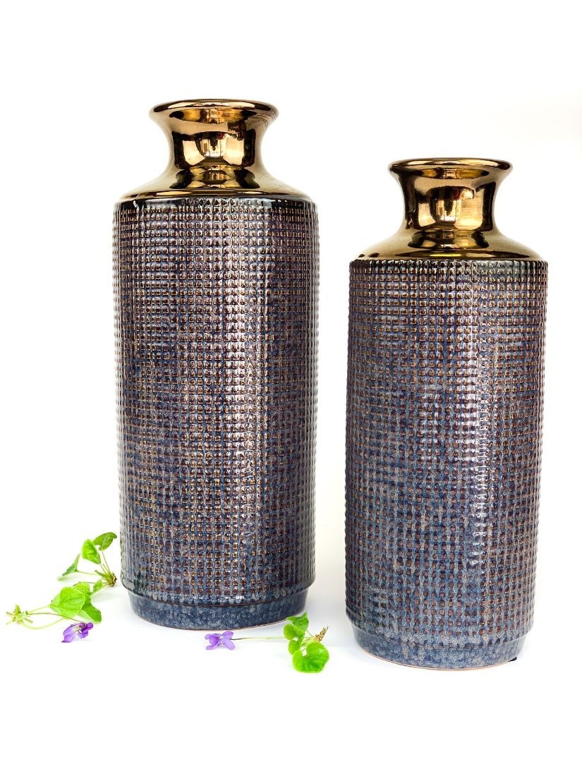 Metál arany és csodás lila kerámiából vannak ezeknek a luxus enteriőrökbe illő vázák