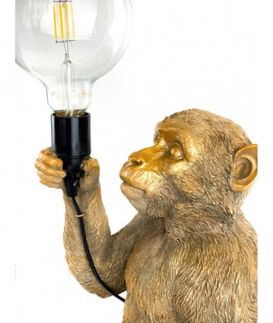 Modern majomlámpa. A szépen kidolgozott arany majom kezében lámpával.