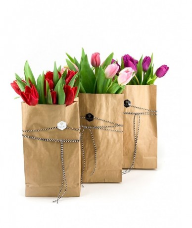 10 fresh tulips in a trendy paper bag in a mix of colours
