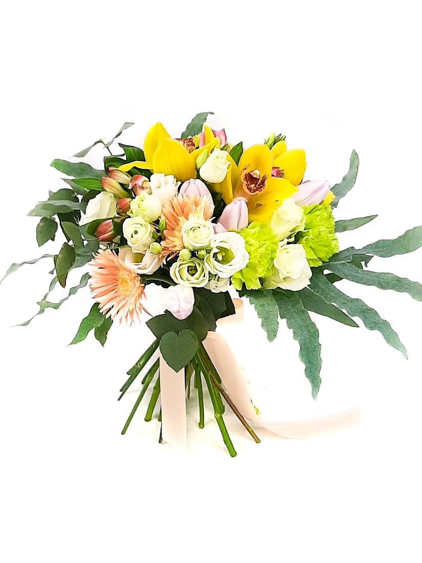 elegant creamy flower bouquet