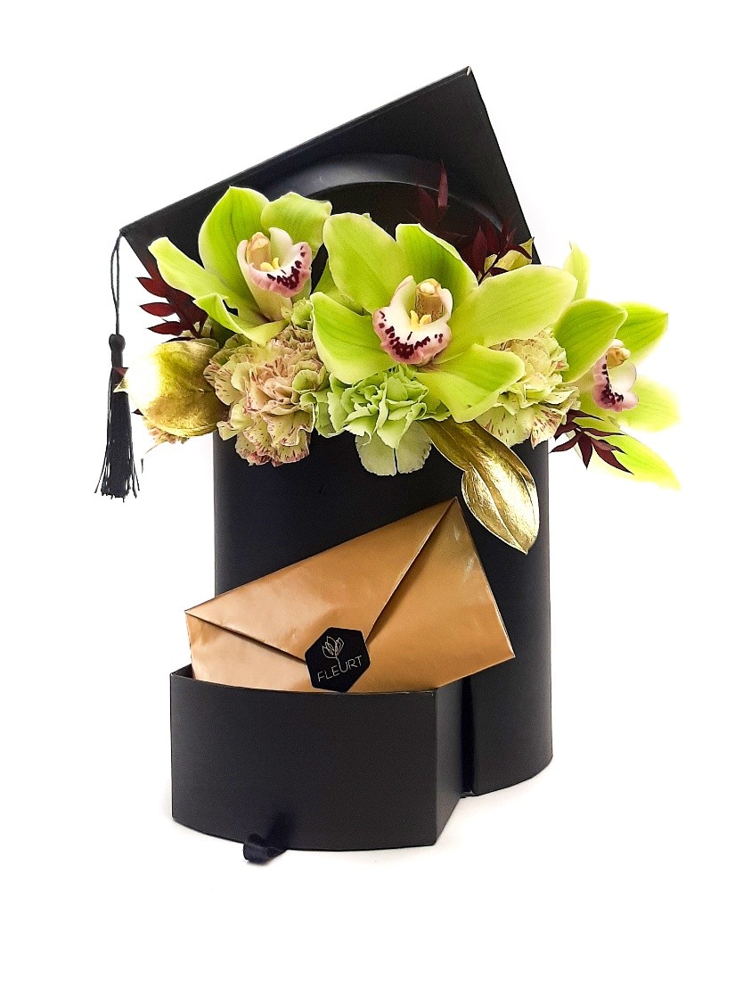 Black hat graduation box with flowers and gift drawer