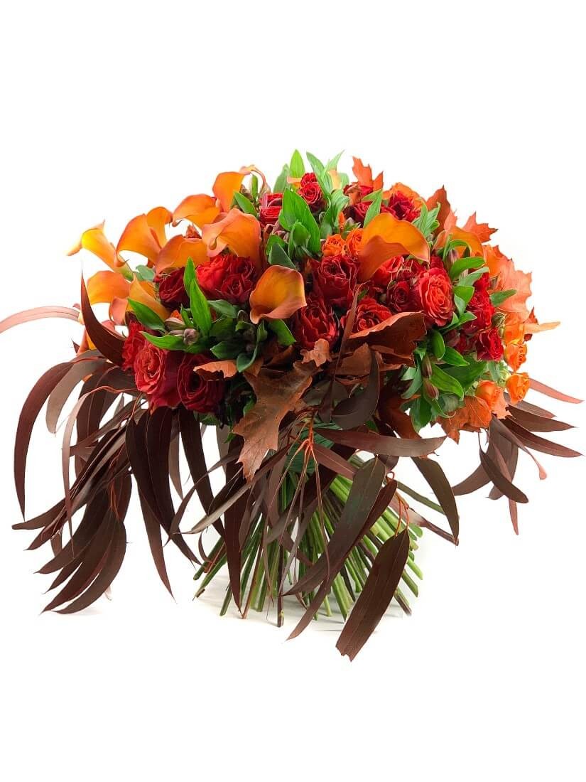 Elegant autumnal bouquet with radiating colours of the season